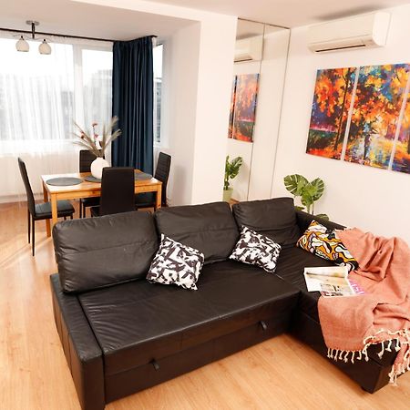 Enchanting Retreat - Historic Old Town - Pet-Friendly Haven - Steps From Unirii بوخارست المظهر الخارجي الصورة