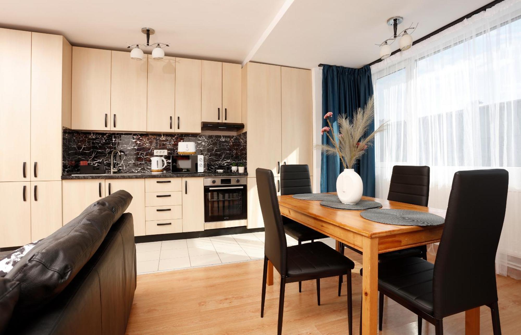 Enchanting Retreat - Historic Old Town - Pet-Friendly Haven - Steps From Unirii بوخارست المظهر الخارجي الصورة