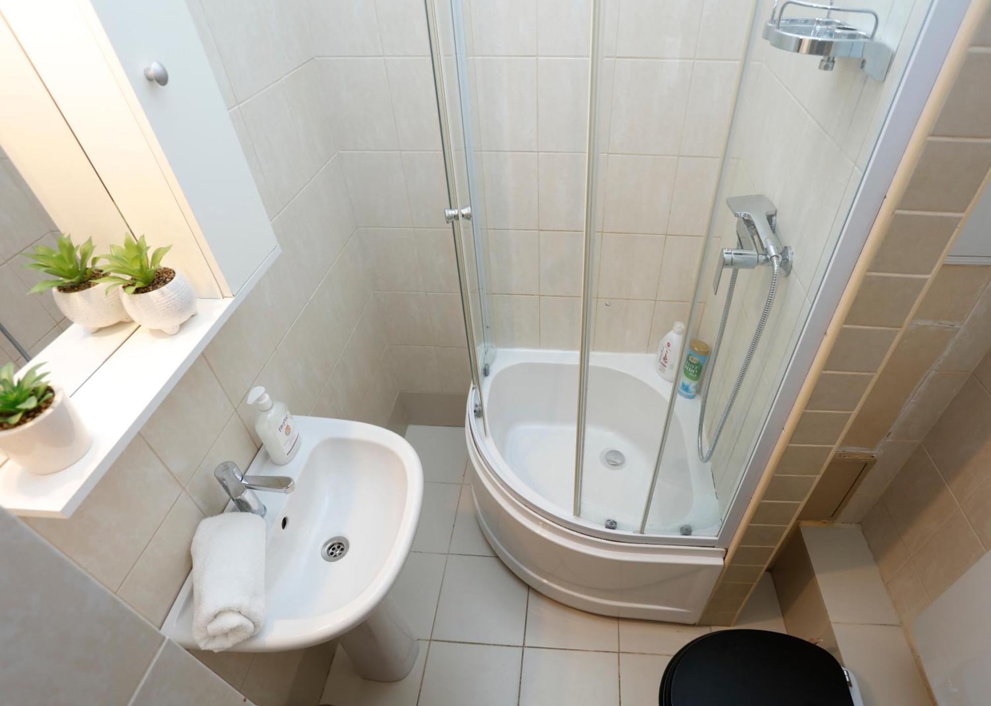Enchanting Retreat - Historic Old Town - Pet-Friendly Haven - Steps From Unirii بوخارست المظهر الخارجي الصورة