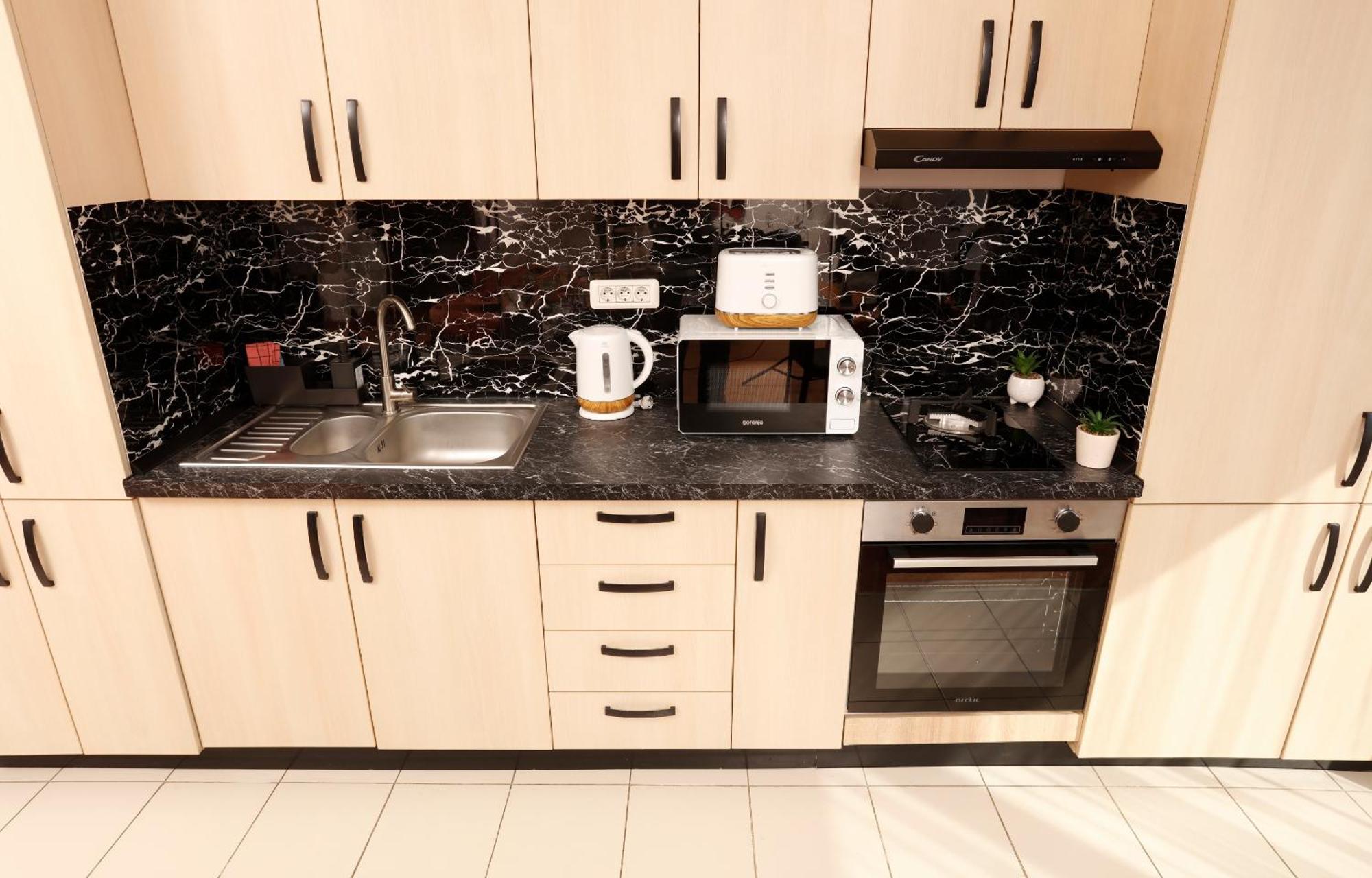 Enchanting Retreat - Historic Old Town - Pet-Friendly Haven - Steps From Unirii بوخارست المظهر الخارجي الصورة