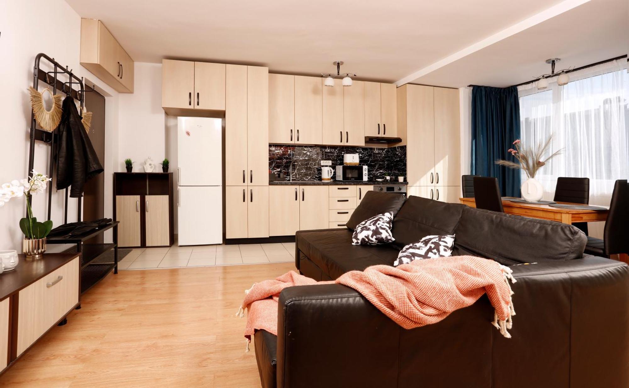 Enchanting Retreat - Historic Old Town - Pet-Friendly Haven - Steps From Unirii بوخارست المظهر الخارجي الصورة