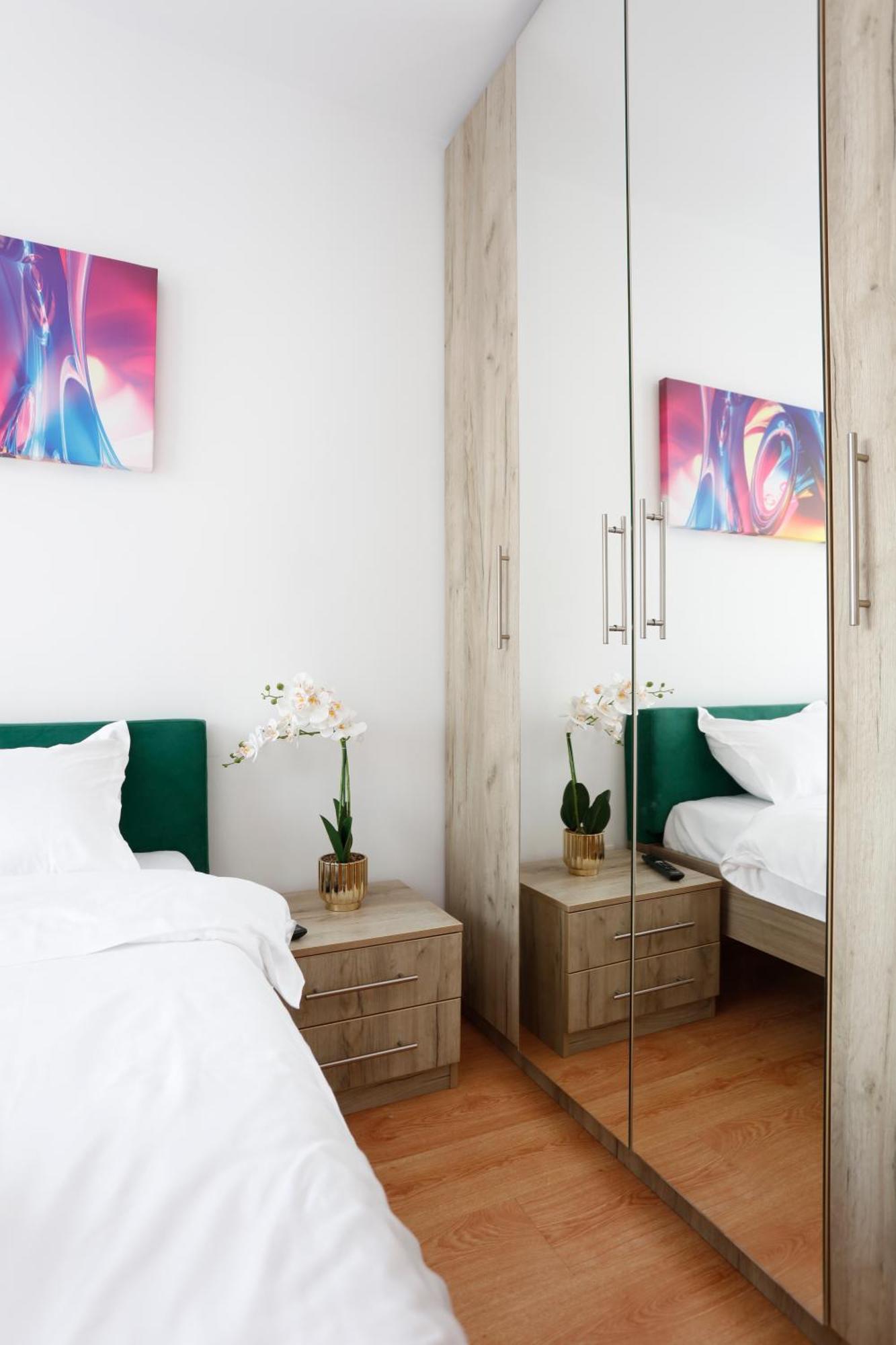Enchanting Retreat - Historic Old Town - Pet-Friendly Haven - Steps From Unirii بوخارست المظهر الخارجي الصورة